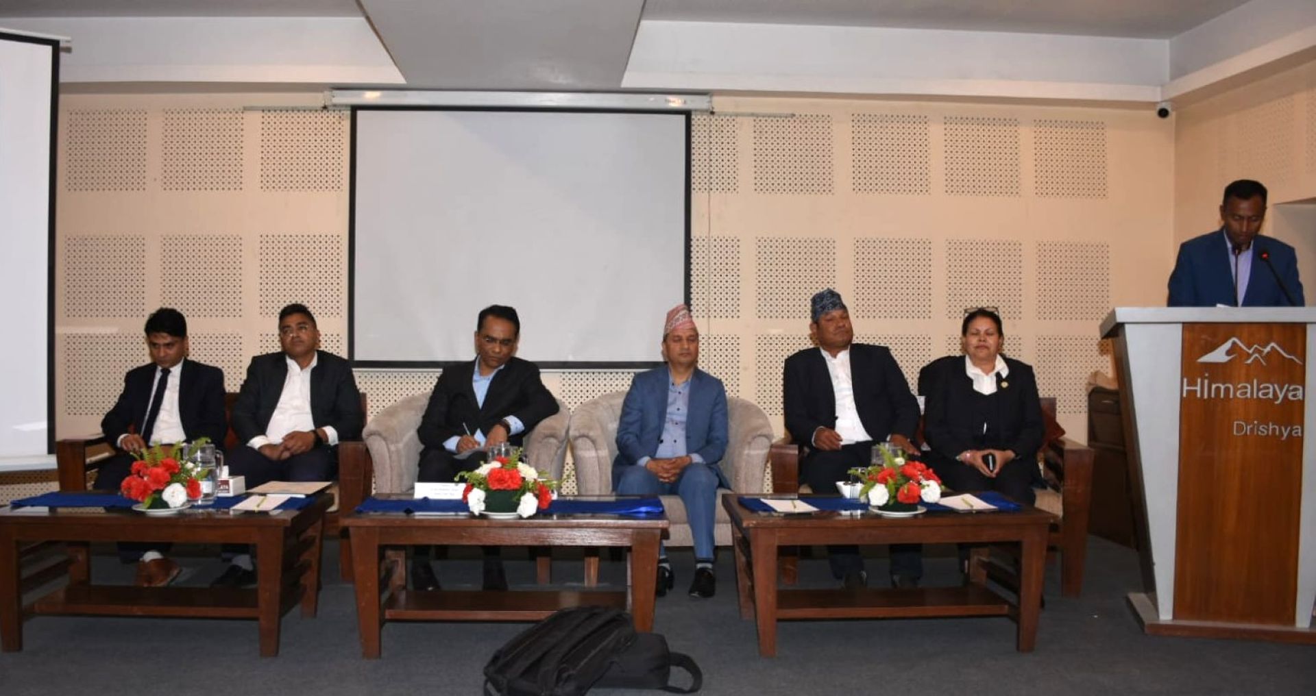 कमजोर संरचना र कार्यान्वयनले अर्थतन्त्र पछाडि: गभर्नर पौडेल